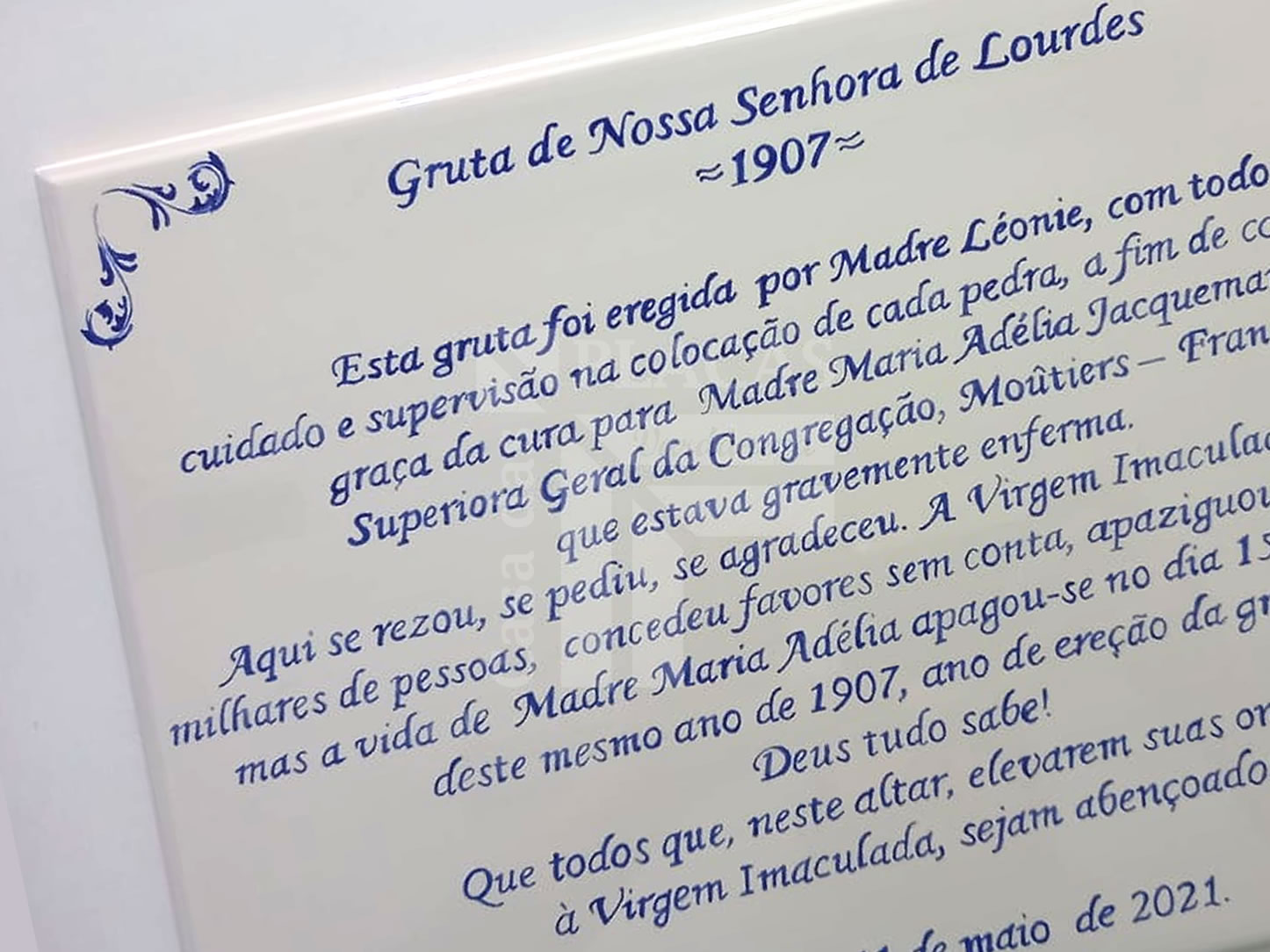 Placa Comemorativas em Porcelana Pintada a mão