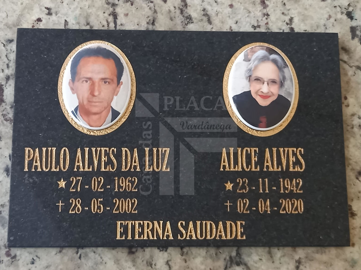 Placa Póstumas em Granito ou Mármore Alice